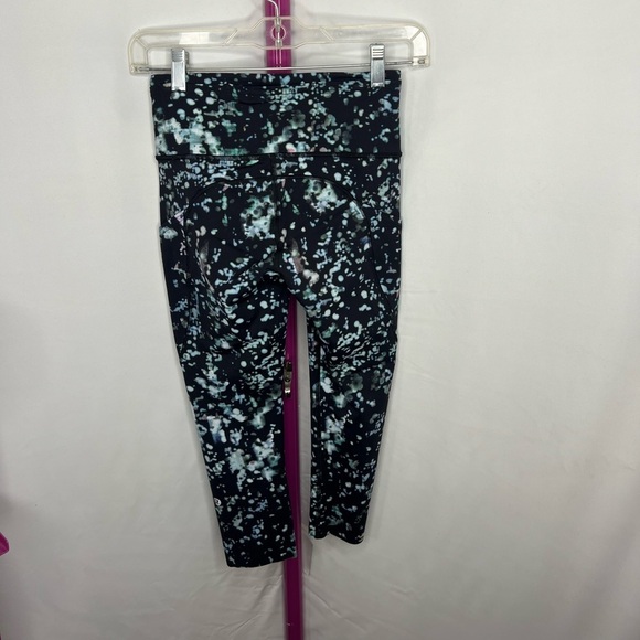 lululemon athletica Pants - lululemon athletica crop sz 4